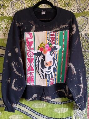 Rare Gildan Custom Black Bleach-Dye Cow Applique Crewneck Sweatshirt Extra Large